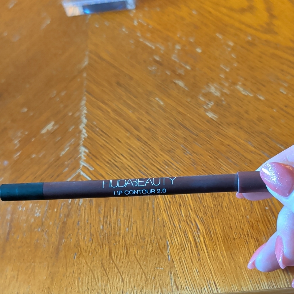 HUDA BEAUTY Lip Contour 2.0 - Very Berry!